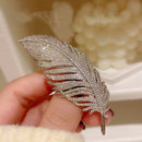 Stylishwe   クラシック フェザーデザイン ブローチ 合わせやすい