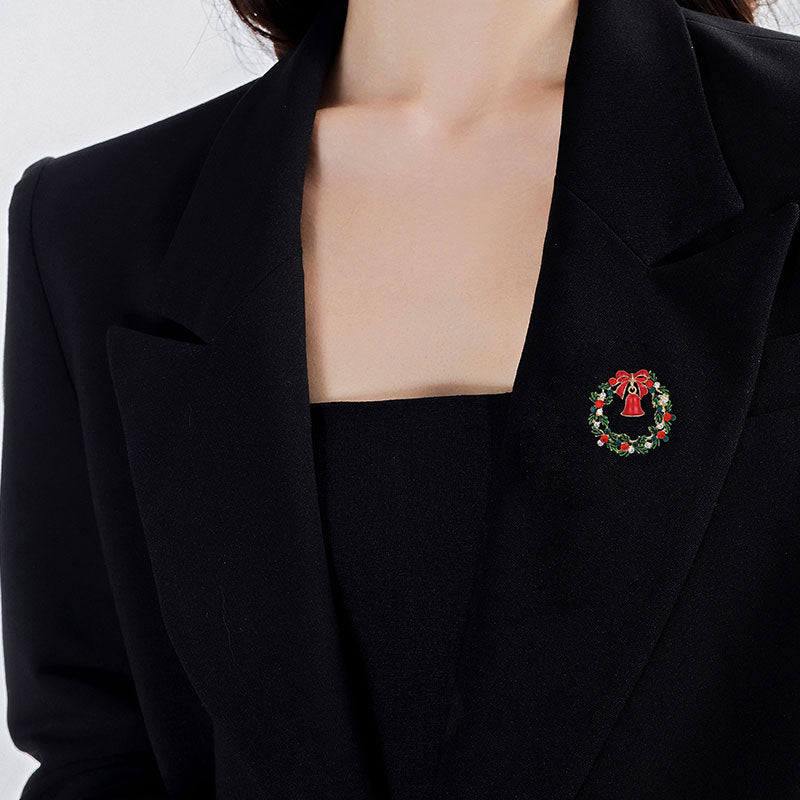 Stylishwe   クリスマス ベル 花輪 エレガント ブローチ