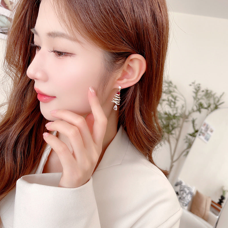 Stylishwe   クリスマスツリーデザイン ピアス2色選択可 大人可愛い