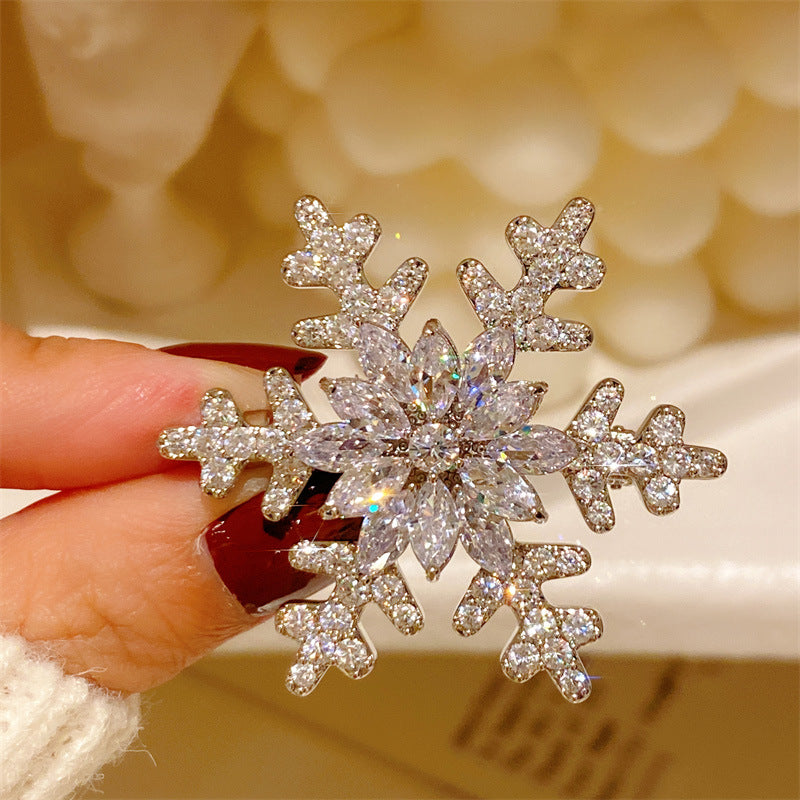Stylishwe   クリスマス 超可愛い スノー  ブローチ