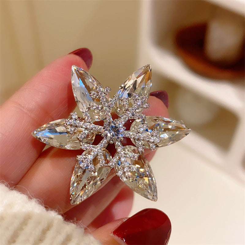 Stylishwe   クリスマス エレガント 回転スノー ブローチ 合わせやすい