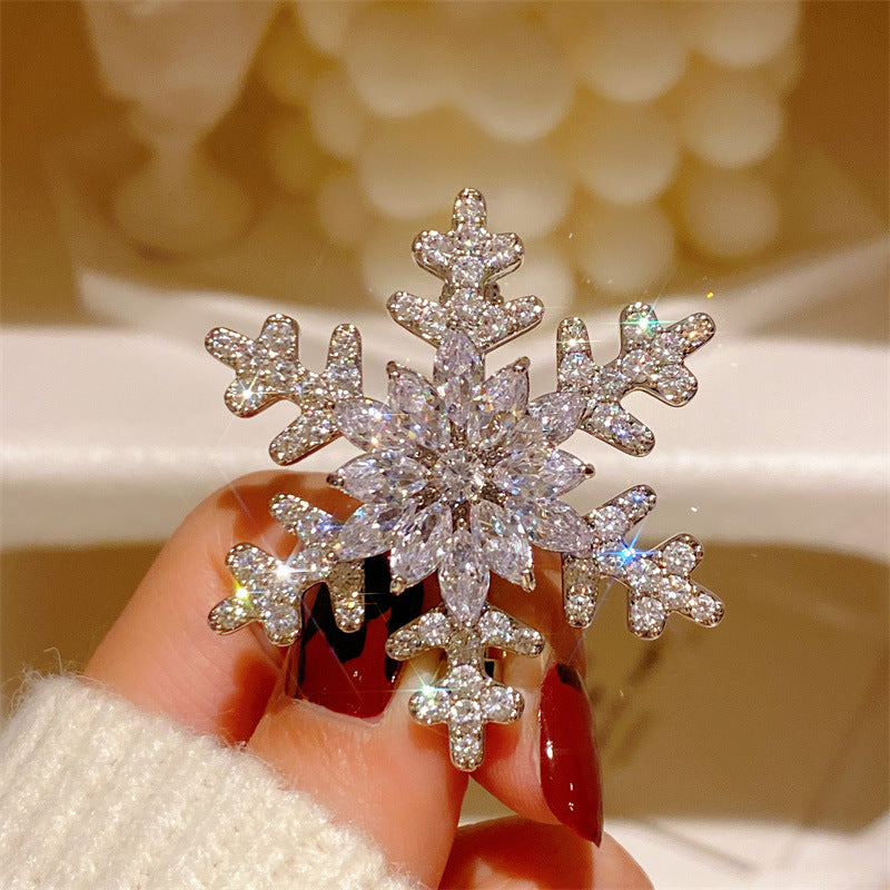 Stylishwe   クリスマス 超可愛い スノー  ブローチ
