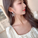 Stylishwe   クリスマス スノーデザイン プレゼント ピアス2色選択可