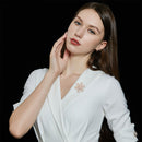 Stylishwe   クリスマス 可愛い スノー  回転ブローチ6色選択可