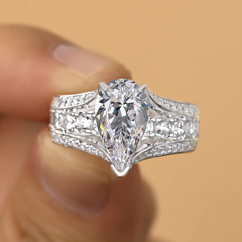 Stylishwe  2.8カラット ホワイトゴールド ペアカット 婚約指輪