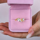 Stylishwe  ユニーク イエローゴールド ペアカット＆ラウンドカット 婚約指輪