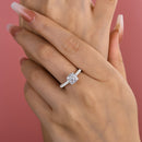 Stylishwe  1.5カラット エレガントホワイトゴールド クッションカット 婚約指輪