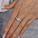 Stylishwe  1.5カラット エレガントホワイトゴールド クッションカット 婚約指輪