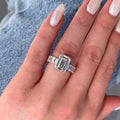 Stylishwe  7.0カラット 豪華  ホワイトゴールド エメラルドカット 婚約指輪