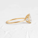 Stylishwe  3.0カラット エレガント イエローゴールド エメラルドカット 婚約指輪