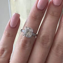 Stylishwe  4.5カラットエレガント ホワイトゴールド クッションカット 婚約指輪