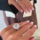 Stylishwe  6.0カラット エレガントホワイトゴールド クッションカット 婚約指輪