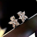 Stylishwe ゴージャス 非対称お花 ペアカットスターリングシルバー スタッド ピアス - stylish we