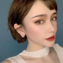 Stylishwe ゴージャス 非対称お花 ペアカットスターリングシルバー スタッド ピアス - stylish we