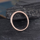 Stylishwe ファッション ローズゴールド 0.3カラット ラウンドカット ダイヤモンドクリア バーセッティング 結婚指輪 スターリングシルバー - stylish we