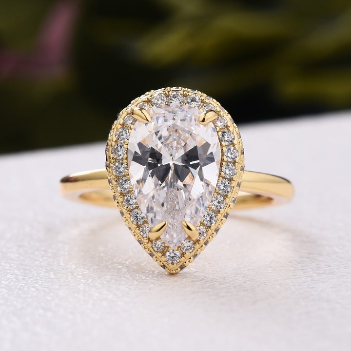 Stylishwe エレガント 2.5カラット ヘイロー イエローゴールド ペアーカット 婚約指輪 スターリングシルバー
