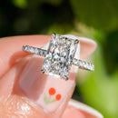 Stylishwe ラグジュリアス 3.30カラット ホワイトゴールド ラディアント 婚約指輪 スターリングシルバー - stylish we