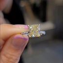 Stylishwe 3.0カラット ラディアントカット 合成イエローサファイア 婚約指輪